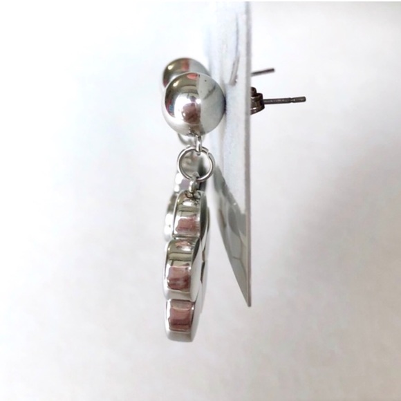 Stainless Steel Flower posts Earrings - Picture 8 of 10